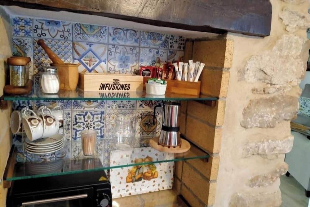 Old Town Baeza Cottage | El AOVE family house in the monumental district, two minutes from the Cathedral.