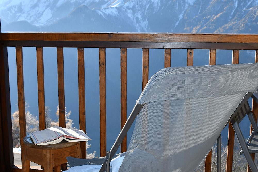 Villard-Reculas Apartment | Apartment 'Tout Confort Et Moderne Granges 33' with Mountain View, Balcony and Wi-Fi