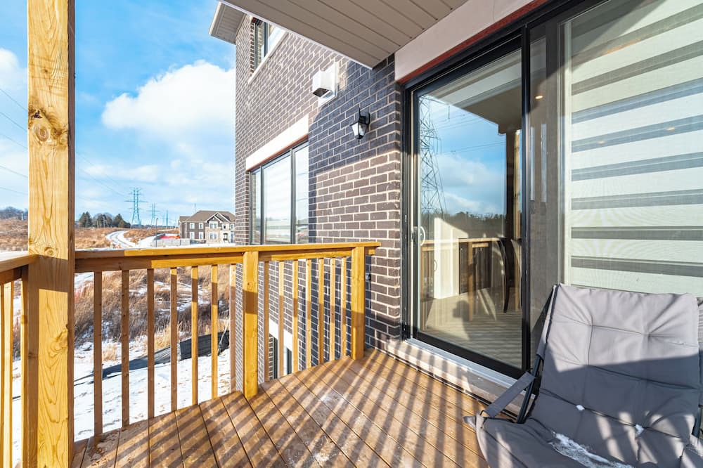 Vaughan House | Charming 5BR Escape: Unwind in Cozy Vaughan House