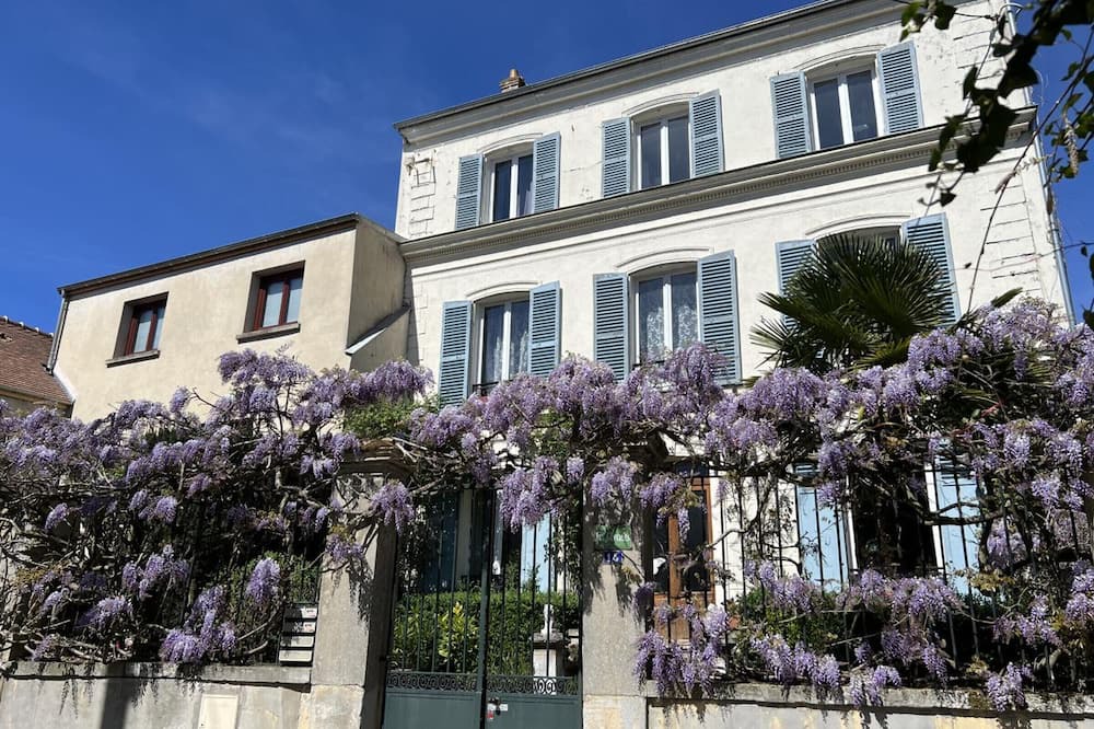 Vaux-sur-Seine Cottage | Gite Évecquemont, 4 bedrooms, 8 persons