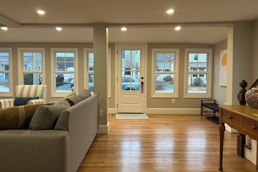 Barrington House | Cottage by the Bay: Cozy 2-bedroom house in charming Barrington with AC, WiFi