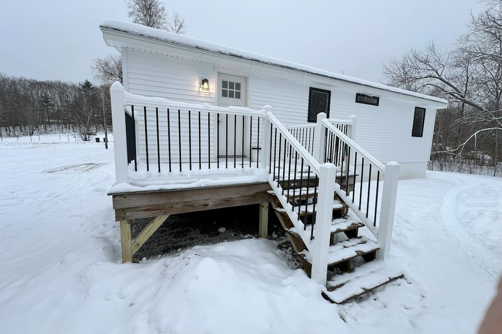 Carmel Apartment | Quality 2-bedroom apartment in the heart of Maine.