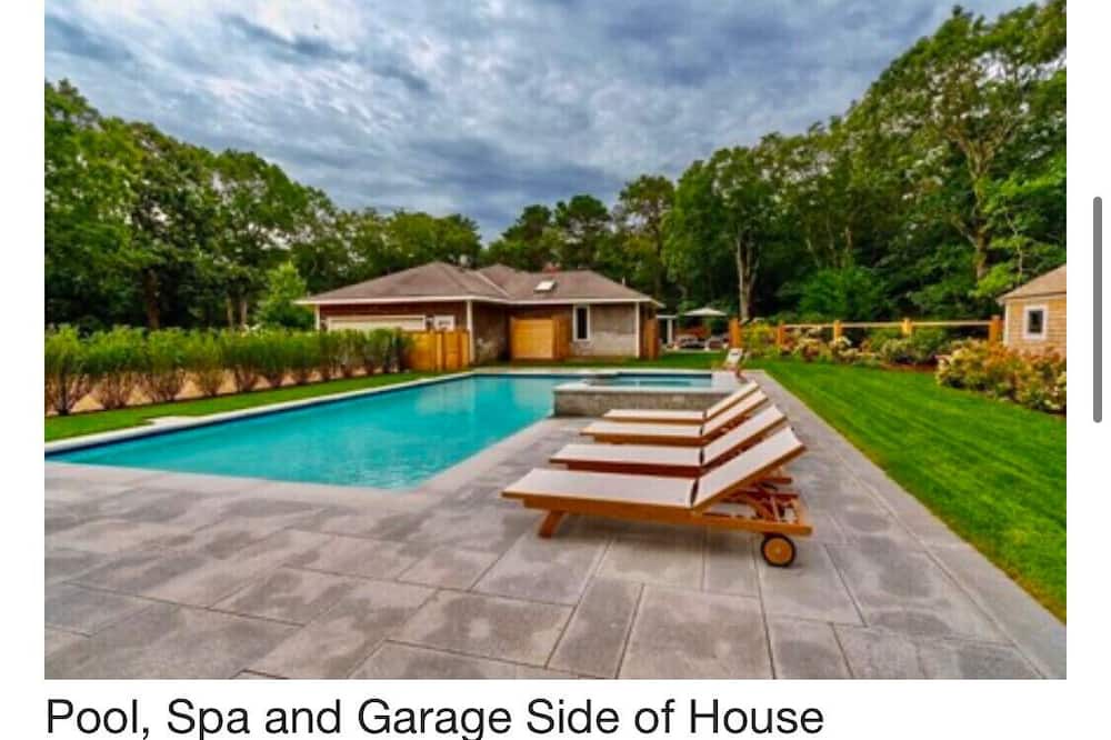 Oak Bluffs House | Charming 4 Bedroom Heated Pool Outdoor Dining w/Sound System in Oak Bluffs