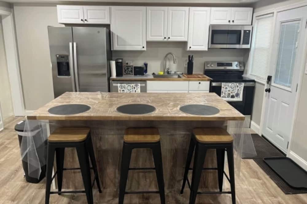 Stonewood-Pentwood-Winston House | Furnished House nHillen Rd, ColdSpring Ln, & Morgan State University Area