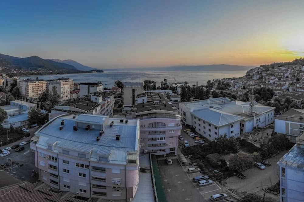 Ohrid Apartment | Super central ⭐ 1 min to lake & old city ⭐ private parking