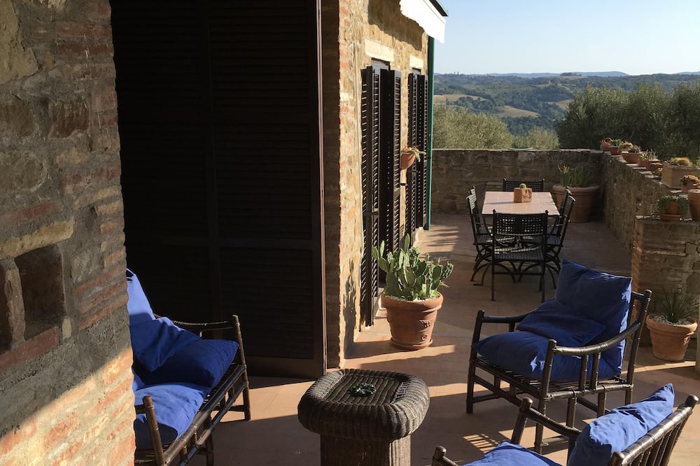 Citta della Pieve Villa | Exclusive Umbrian Farmhouse with Magnificent Estate and Private Pool