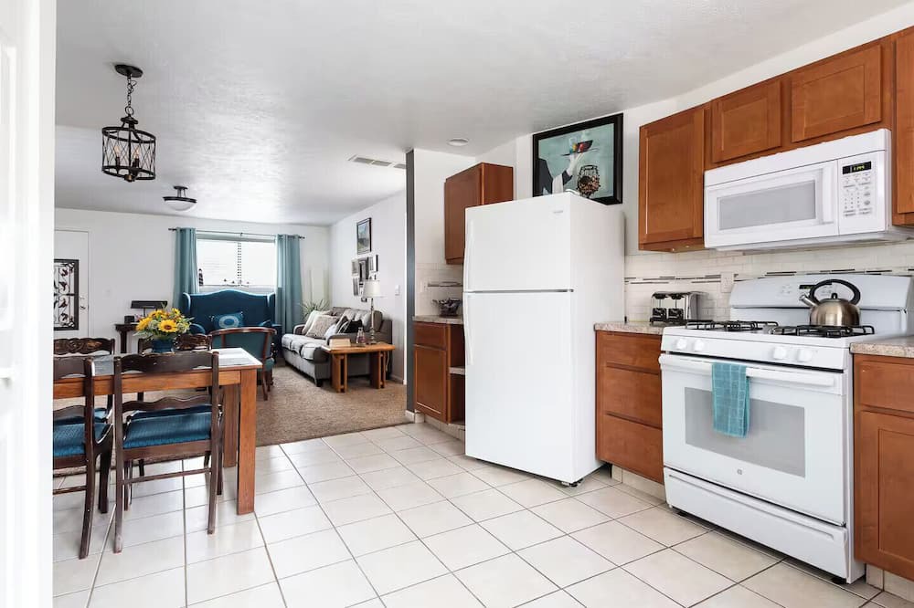 Wyoming Apartment | Charming 2-bedroom apartment with AC/Heating, WiFi in delightful Wyoming