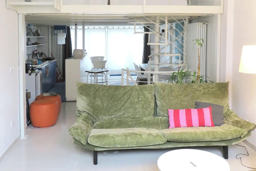 Barriera di Milano Apartment | Very bright open space apartment with entire glass wall