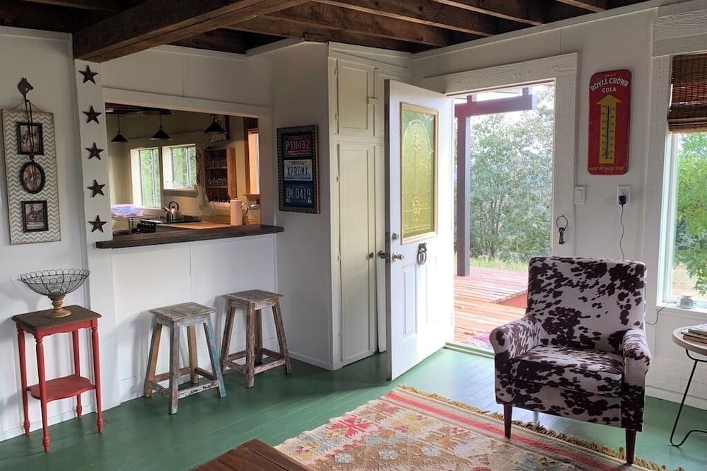 Julian Cabin | Cozy Rustic Cowboy Cabin Pet Friendly only 1 Mile from Village