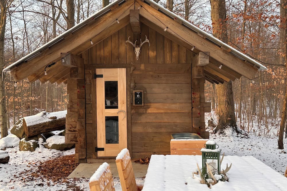 Winona Cabin | Private cabin and spa in the woods! Pet Friendly!