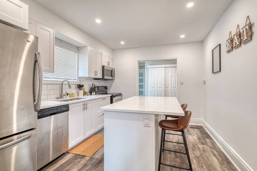 Kirkendall North House | Hunter - Main · White Kirkendall - Mins to DT Hamilton- 3 Bed Home