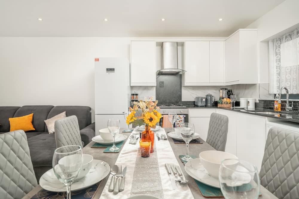 Tottenham House | Vibrant 3-bedroom house in wonderful London with WiFi