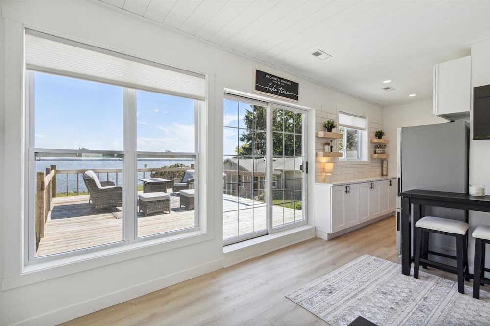 Lake Koshkonong Cottage | Adorable Lakefront Cottage w/private pier, beautiful views & newly updated!