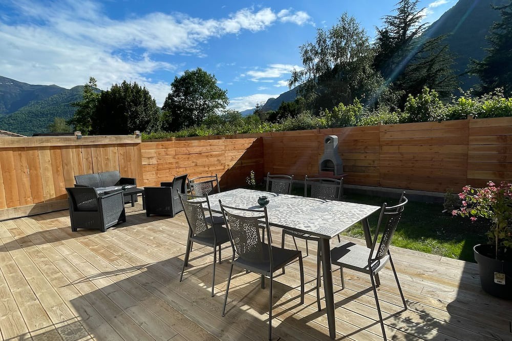 Chaum House | Holiday Home 'Miaffo' with Mountain View, Wi-Fi and Air Conditioning