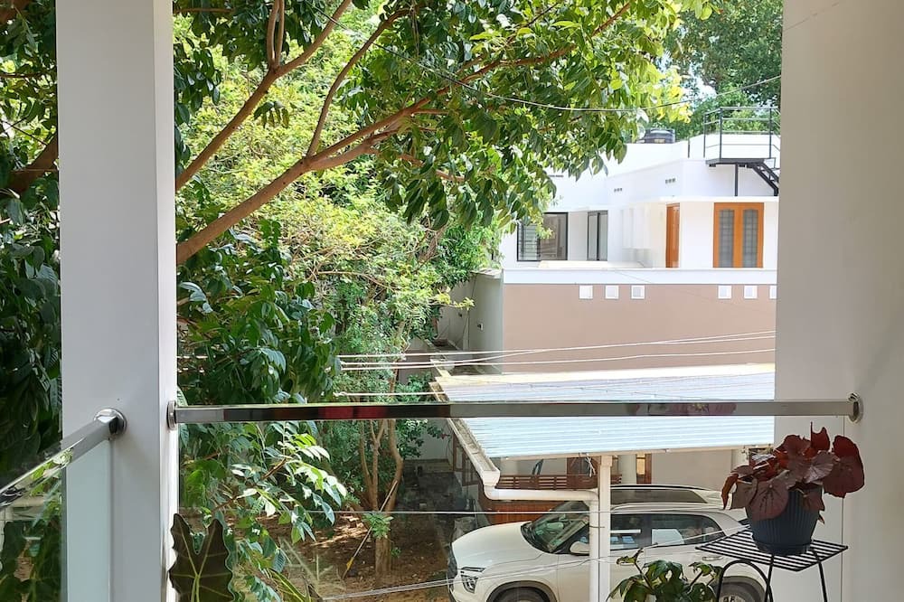 Thiruvananthapuram Apartment | Pracheeta Home- comfortable 2BHK w/AC & WiFi near Sri Padmanaba Temple.