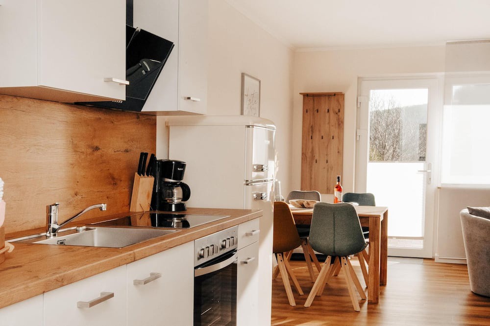 Hildfeld Apartment | "Vacation in a picturesque heath village: Comfortable apartment with mountain views!"