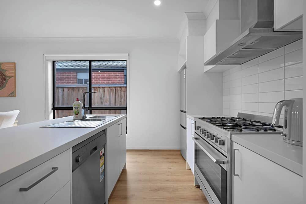 Melton South House | Stylish & Perfect for Relaxation