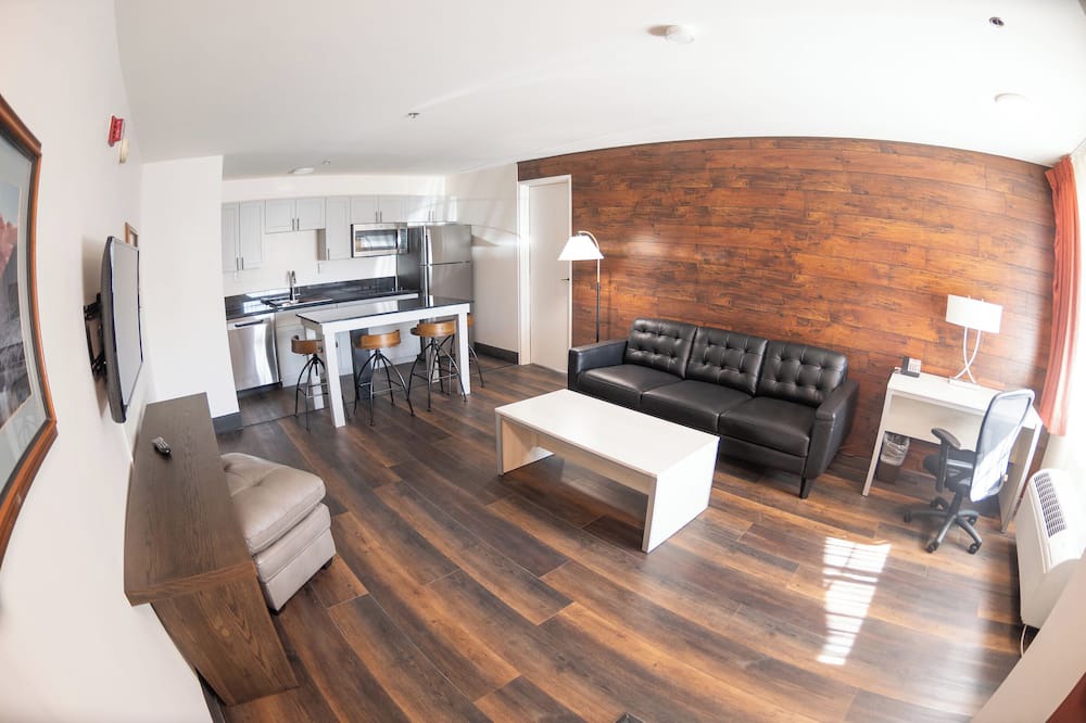 Minden House | Come stay in this 1st floor 2 bedroom suite!