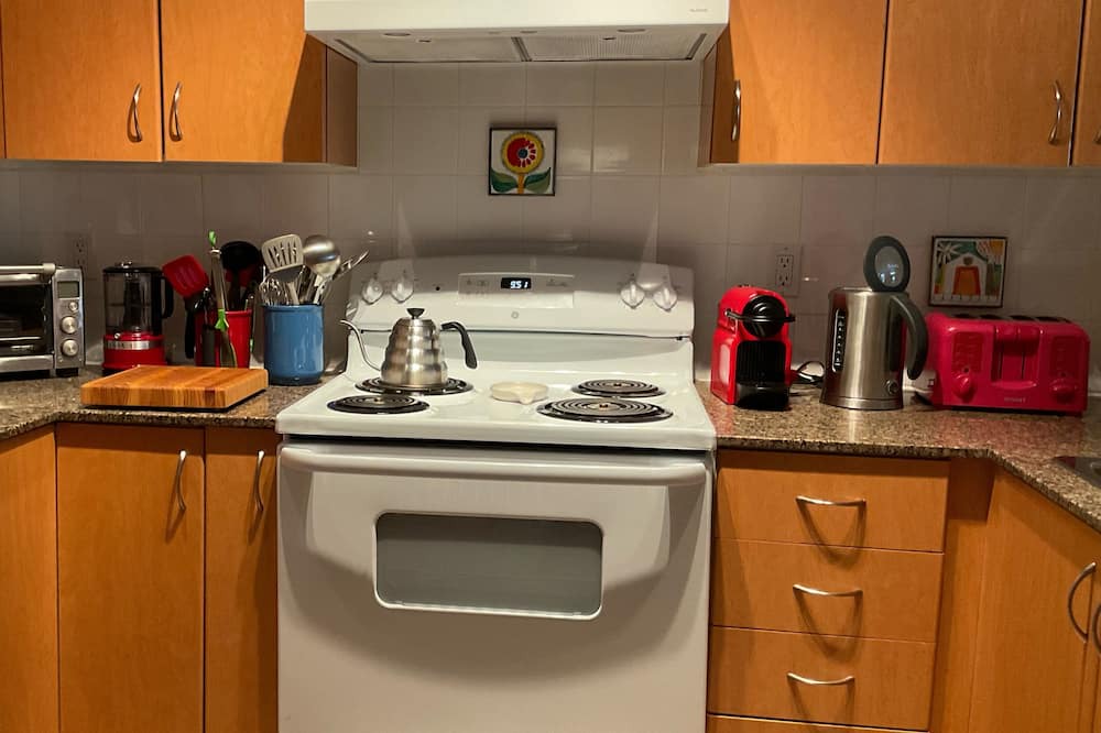 Coquitlam Apartment | Sublet Jan.&Feb. 2025 Downtown Coquitlam. 5 min. from Skytrain and Coq. Centre