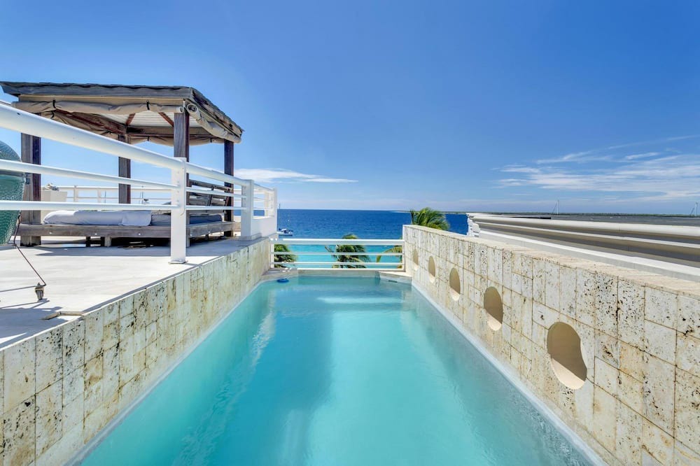 Kralendijk House | Luxury penthouse with private pool and beachfront