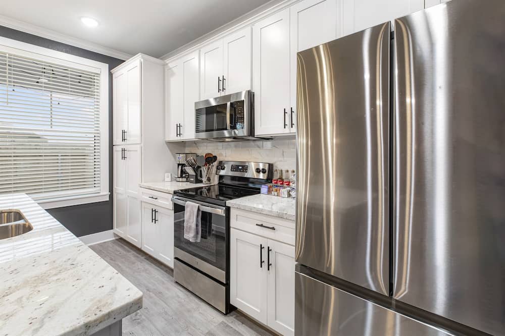 Harvey Hillsides House | Modern Townhome Near Texas A&M