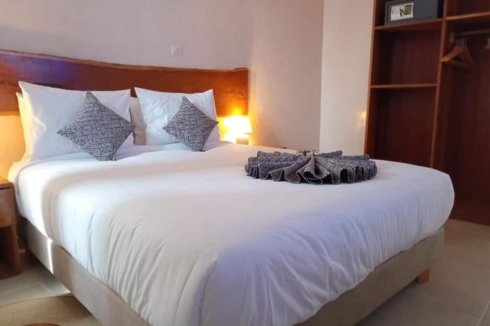 La Somone Hotel | Eat Work and Sleep