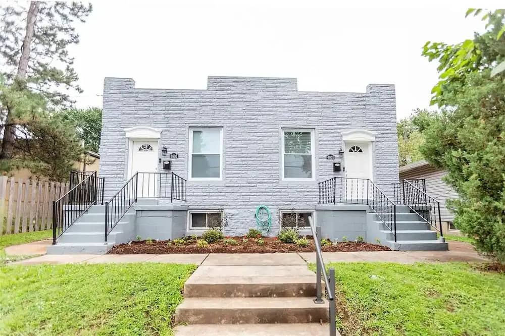 St. Louis House | Cozy townhome in Central St. Louis