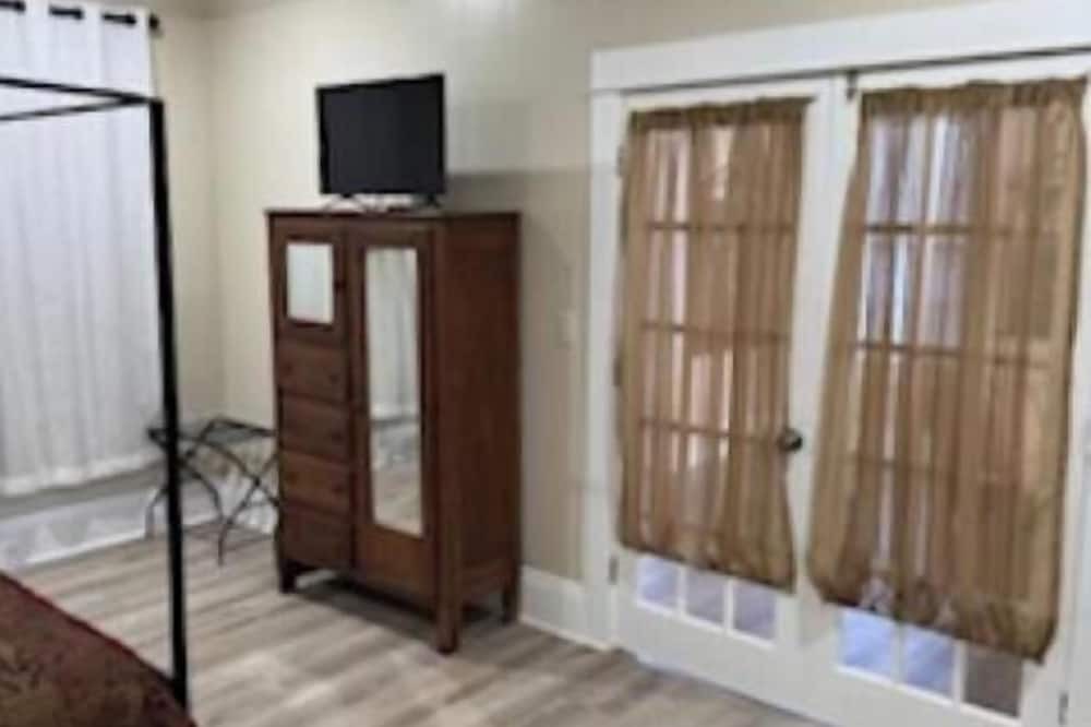 Marksville House | Charming 4-bedroom house in Marksville with AC, WiFi.