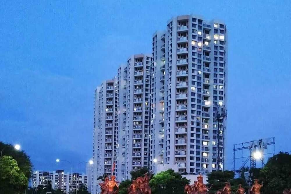 Nanded Apartment | Luxurious 2-bedroom apartment in serene Pune with view, WiFi, AC, recliner