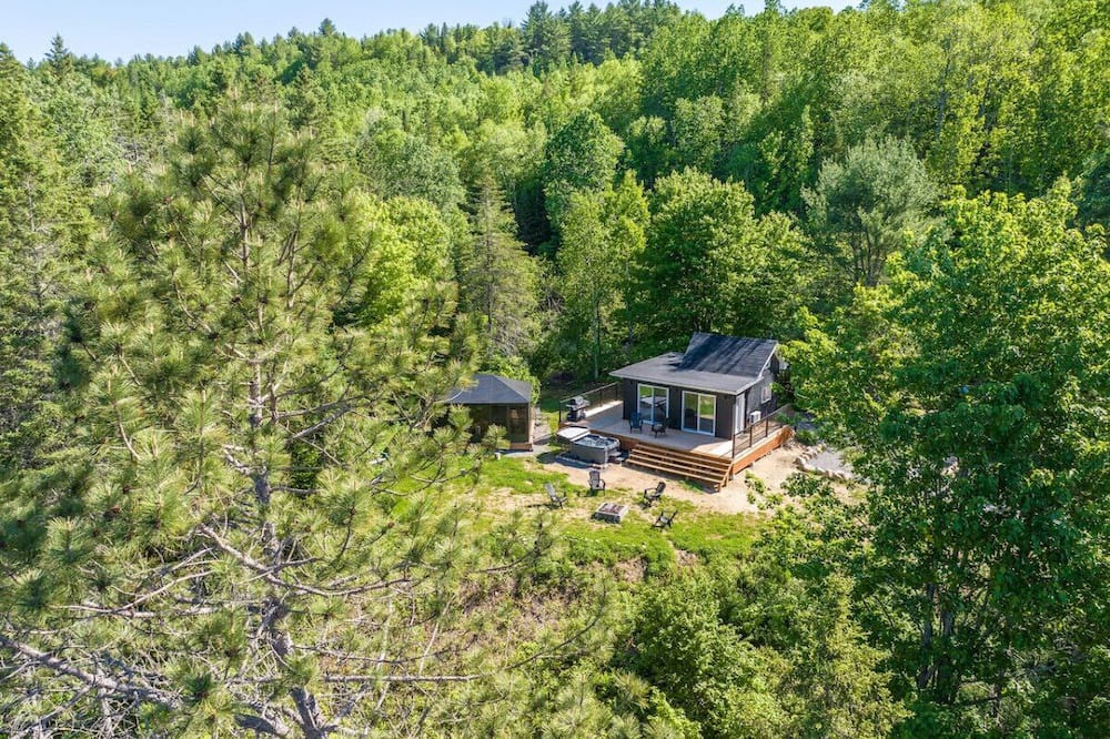 Saint-Alphonse-Rodriguez House | Chalet Hello| Private Lake Access | Hot Tub | EV