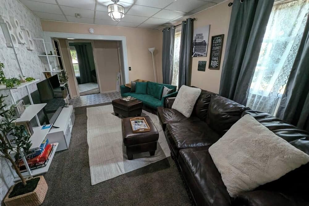 Aberdeen House | The Bungalow @ Garfield Park, 5 min walk to Avera St. Lukes.