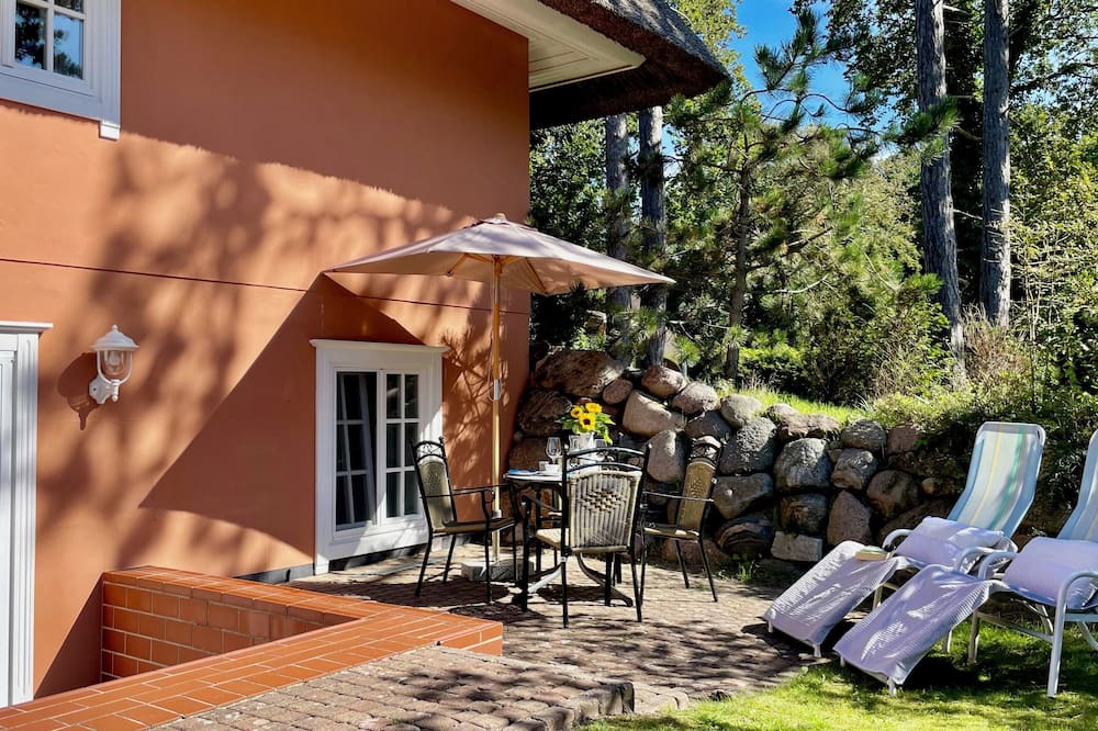 Ostseebad Ahrenshoop Apartment | Spacious basement apartment near the beach