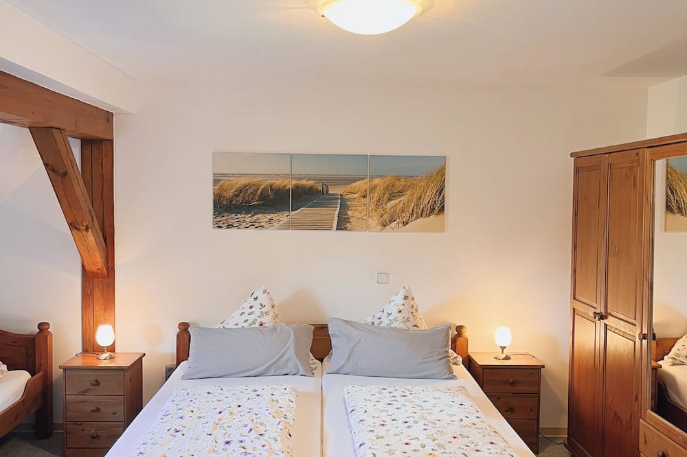Lahnstein House | Hotel Waldhaus-Lahnstein, room 2, triple room on the upper floor incl. breakfast