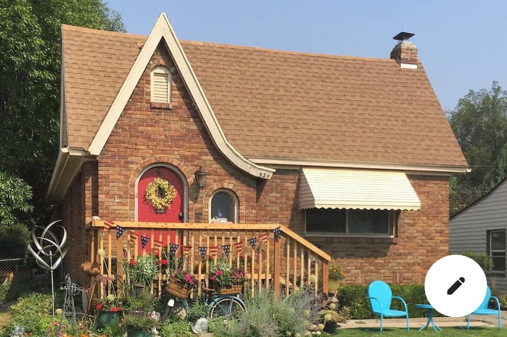 Fairpark House | Charming 2-bedroom house with in lovely Salt Lake, close to everything