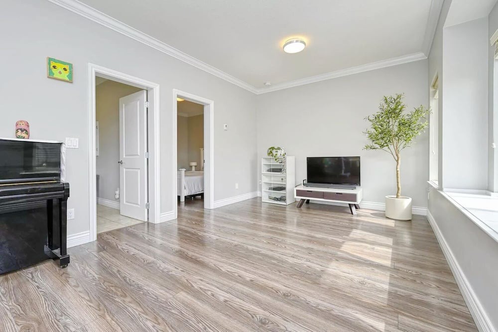 Burnaby House | Spacious&Modern Entire House in Central Area