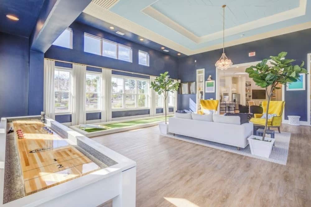 Summerville Apartment | Charming 2-bedroom apartment in delightful Summerville with WiFi, AC