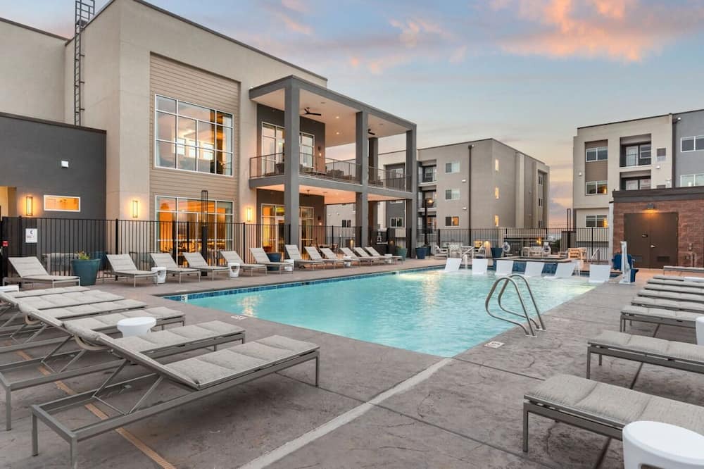 Nor Este Apartment | 1br/1bath - Corner Luxury Apartment. 7 min from Balloon Fiesta Park. Views! n