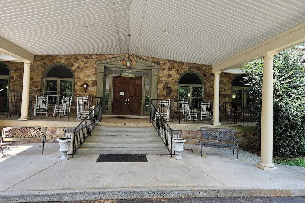 Valley Forge House | Cozy 1-bedroom hotel with WiFi, AC in charming Phoenixville