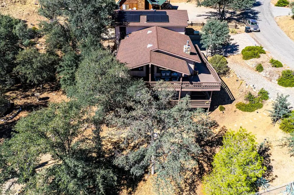 Kernville Cabin | Golden Deer Cabin: 3-Story Cozy Lodge, Game Room, Fire Pit, Mountain View, River