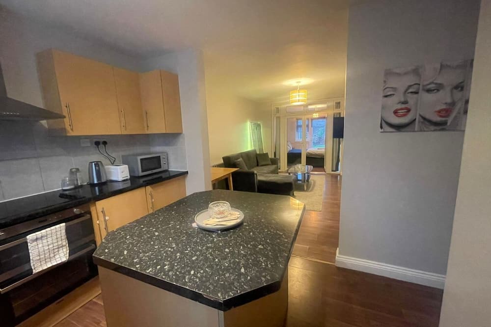 Perry Vale Apartment | Charming Spacious Double Room in a Flat Pleasant Greater London with WiFi