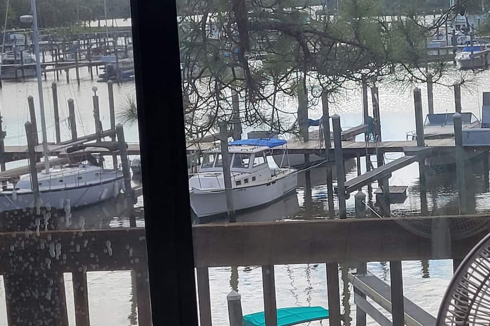 League City House | Charming 3-bedroom waterfront townhome with WiFi and AC in wonderful League City