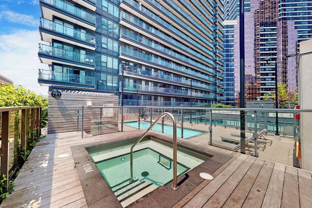 Bay Cloverhill Condo | Luxurious City Retreat with Stunning Views, Modern Amenities & Prime Location!nn