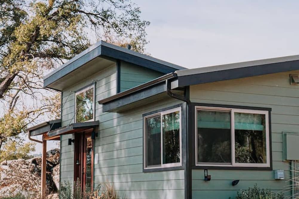 Mariposa House | Cozy & Quiet Couples Getaway Minutes to Yosemite