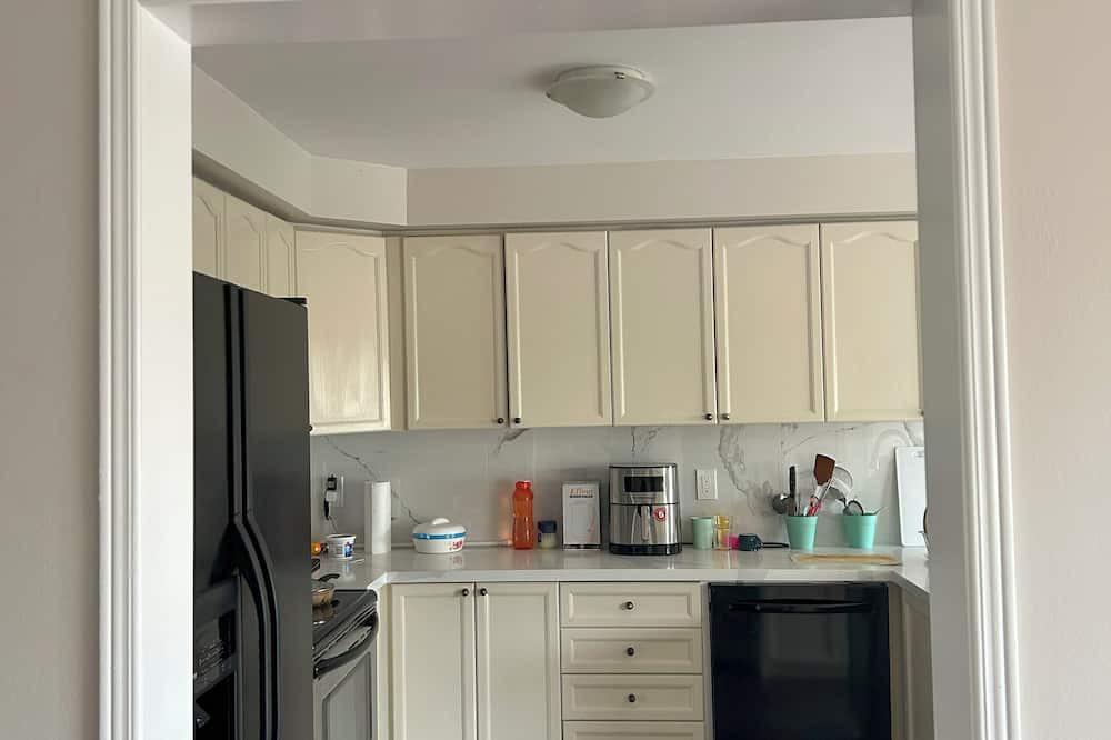 Brampton House | 2 Bed and 1.5 Bath Rooms