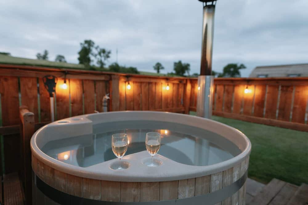 Kirkby Stephen Cabin | Cosy Cabin with Hot Tub near the Yorkshire Dales