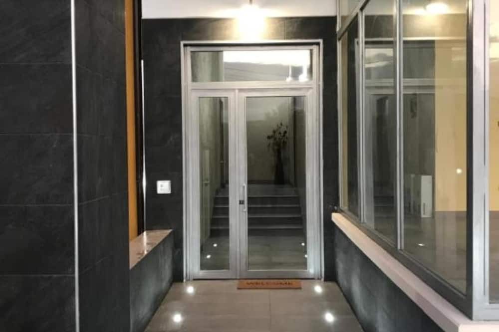 Contrada Pantano d'Arci Apartment | Apartment 'Camera 203 Con Balcone - Terrazza' with Mountain View, Wi-Fi and Air Conditioning