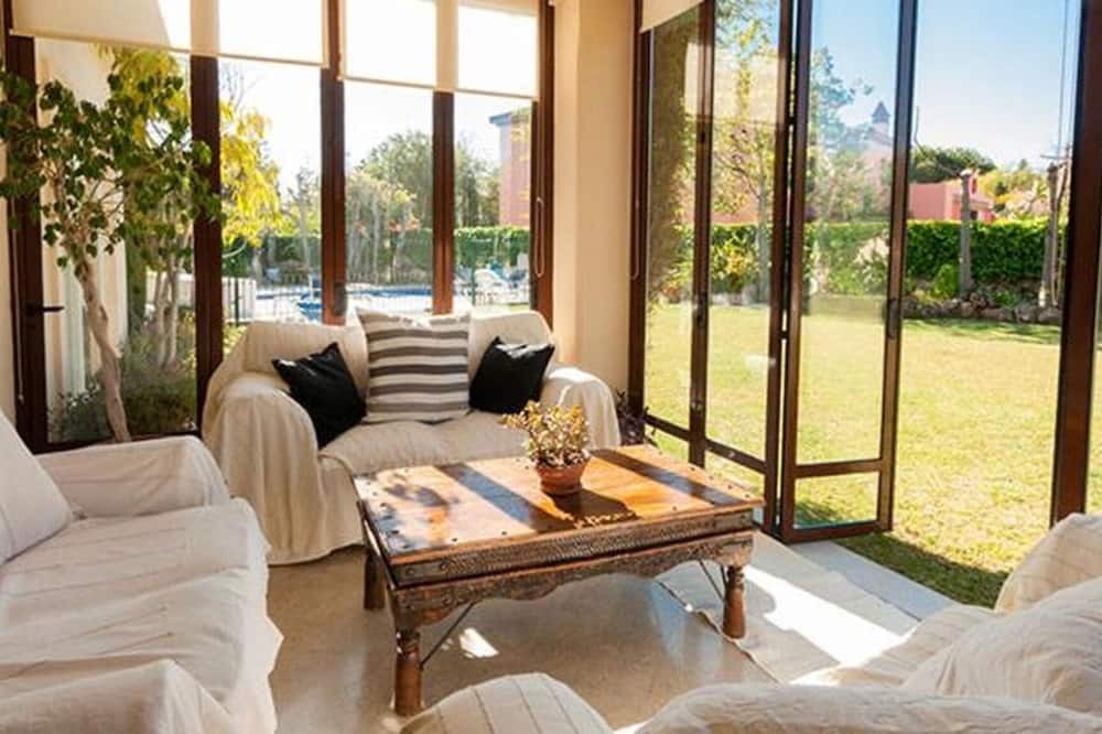 Atalaya-Isdabe Villa | Villa 'Casa Magna' with Private Pool, Wi-Fi and Air Conditioning