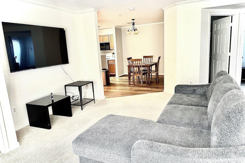 Bull Run Condo | Charming 2-bedroom 2-bath condo fully equipped-furnished in wonderful Manassas
