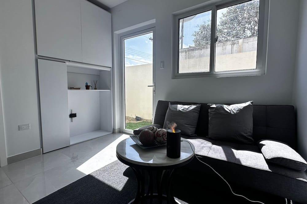 Boegoeroei House | ARUBINI 1-bedroom apartment with perfect location close to everything
