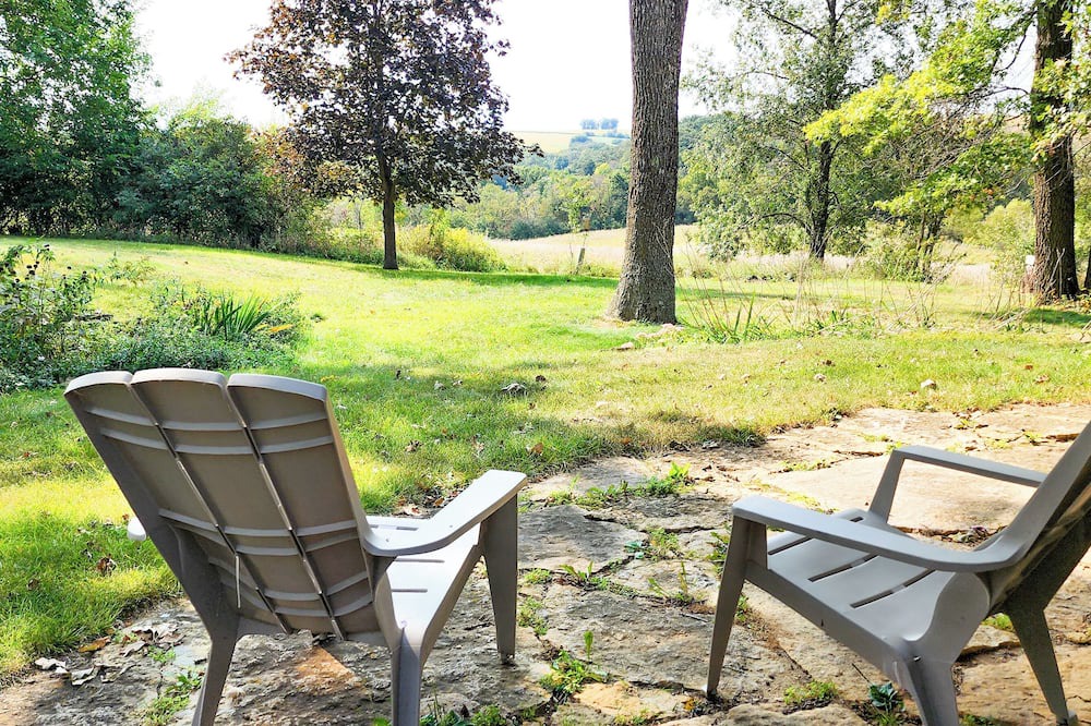Mineral Point Cottage | Cozy Cottage with Driftless Views. Fireplace, outdoor trails, and close to town.